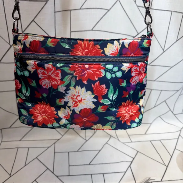 Lug Crossbody‎ Bag Medium Navy Floral Quilted Multi-Pocket Travel Purse - Image 3