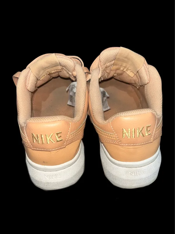 Nike Women's Court size 8 - Image 3