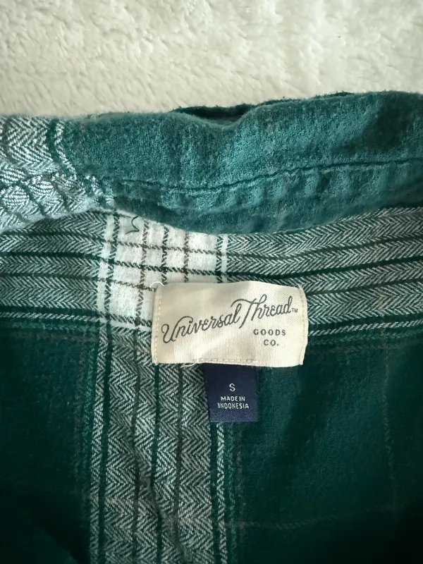 Universal Threads Flannel Button-Up - Image 5