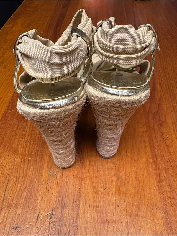 Nine West Beige Twist-Knot Slingback Heels with Gold Footbed - Image 4