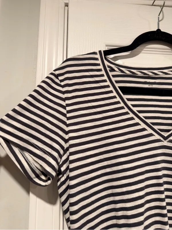 NWOT Madewell Size S Gray Stripe V Neck Short Sleeve Slub Cotton Tee Shirt - Image 3