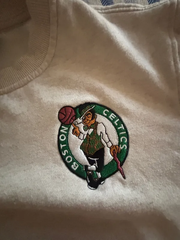 Vintage Celtics Sweatshirt Gildan - Image 4