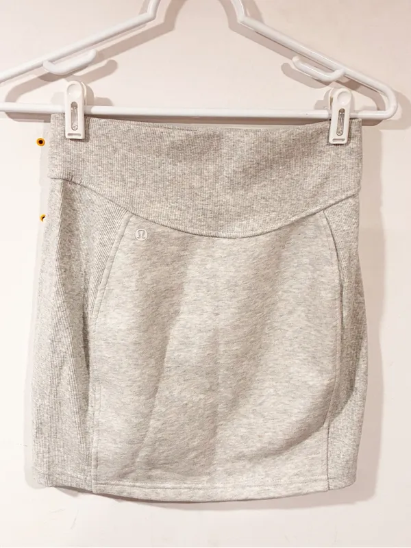 Lululemon Grey Scuba High-Rise Mini Skirt Size‎ XS NEW - Image 3
