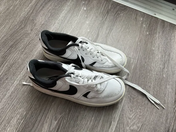 Nike Sneakers Women’s - Image 2