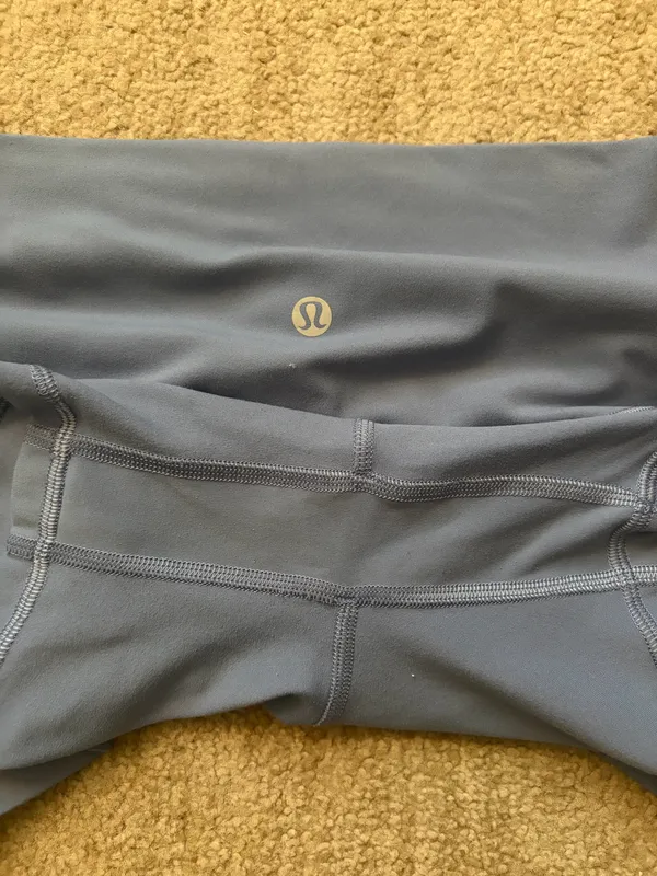 Lululemon Shorts Align 4" High-Rise - Image 3