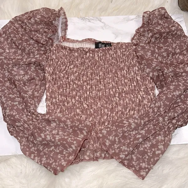 Die & More size small dusty rose floral smocked boho top - Image 3