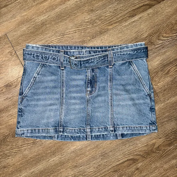 American Eagle Low Rise Mini Denim Skirt - Image 2