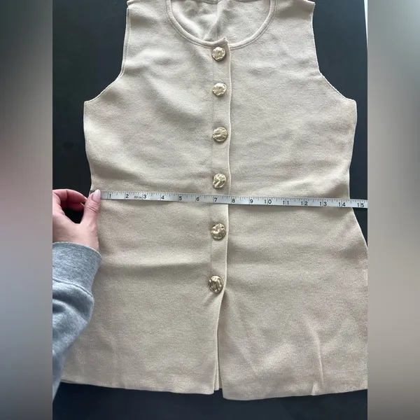 Nwot Knitted Buttoned Vest In Cream Color S - Image 13
