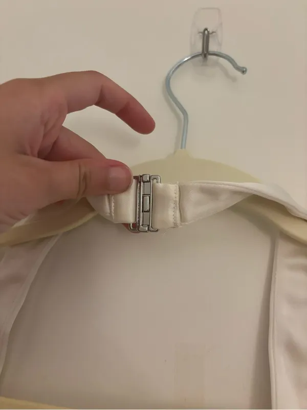 Aritzia Wilfred White Satin Halter Crop Top - Image 4