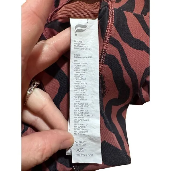 Fabletics Oasis Twist Medium Impact Sports Bra Sz XS in Mahogany‎ Zebra Stroke - Image 5