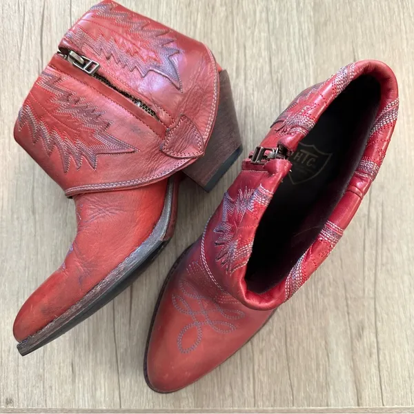HTC Hollywood Trading Company Folded Cowboy Ankle Boots in Burgundy Sz 37 / 7 US - Image 3