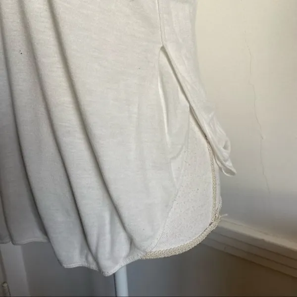 Wilfred • White Scoop Neck Tank Top - Image 5