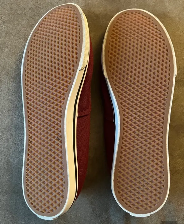 Vans maroon canvas low top sneakers with black lace - Image 2