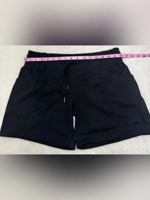 lululemon athletica Dance Studio Low Rise Black Cuffed Drawstring Shorts Size 6 - Image 5