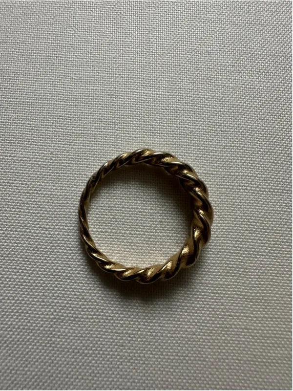 Hey Harper Dove Gold Tone Twisted Band Ring - Size 6 - Image 3