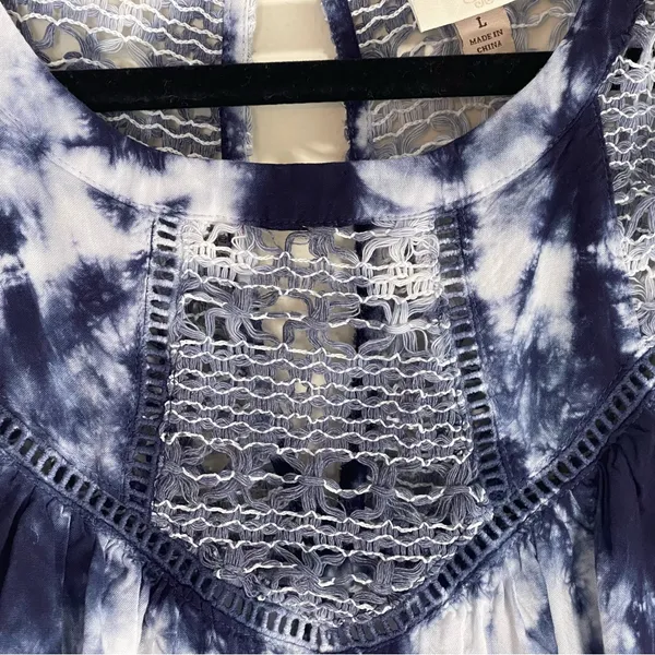 Knox Rose | Blue & White Tie-Dye Lace Accented Sleeveless Top | Large - Image 7