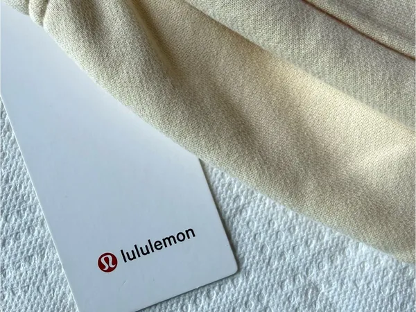 NWT Lululemon Scuba Mid-Rise Oversized Short 7" *Graphic - size M - Image 6
