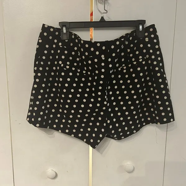LOFT High Waist Black and White Polka Dot Shorts - Image 4