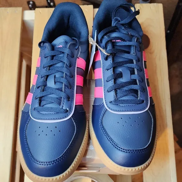 NWT Adidas blue and pink Size 6 WOMENS - Image 4