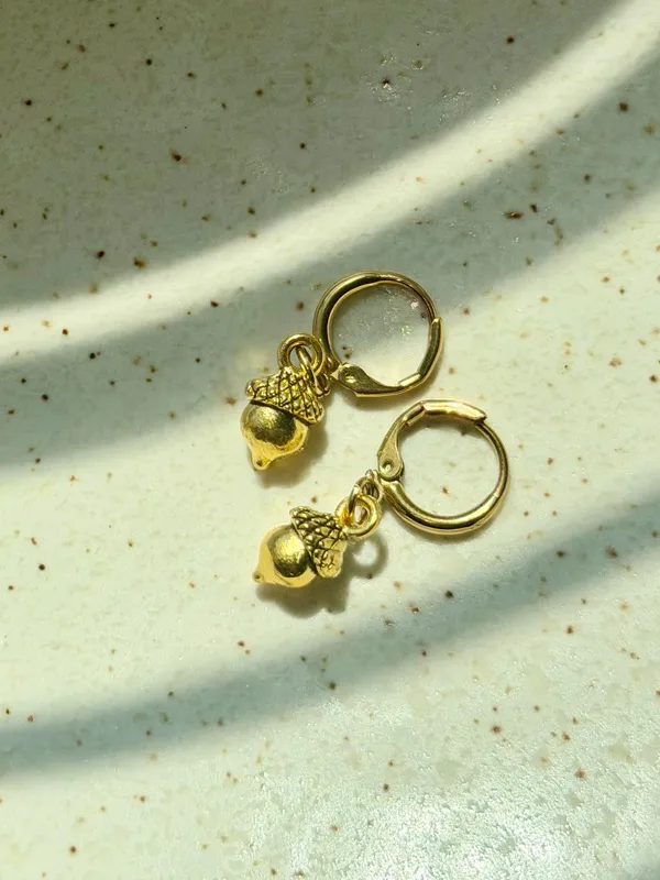 Handmade antique gold tone acorn cute fairy vintage style dangle earrings🍂🐿🍃 - Image 4