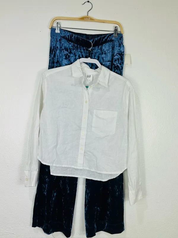 A New Day Women’s 2-Piece Outfit Set GAP Shirt & Velvet Wide Leg Pants Size Small - Image 3
