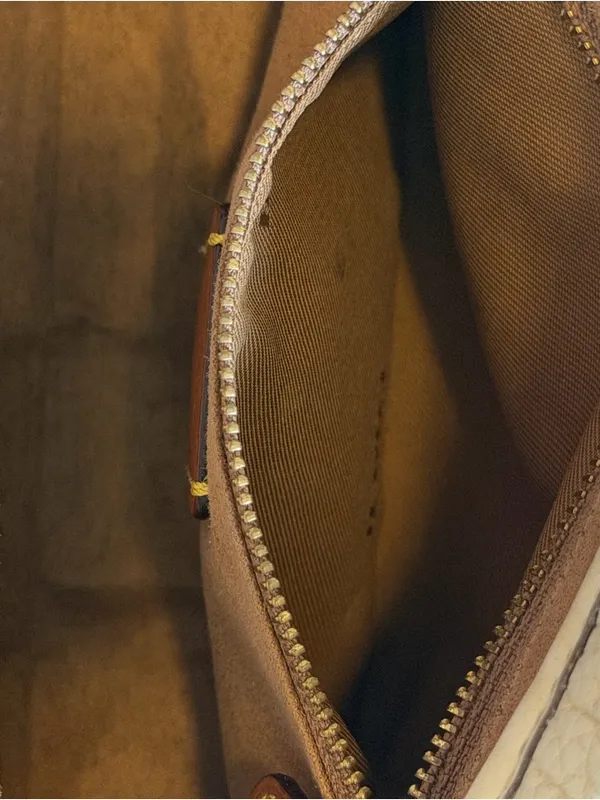 Coach Soft Pebbled Leather
Camera Bag CC386 Chalk Cream - Image 10