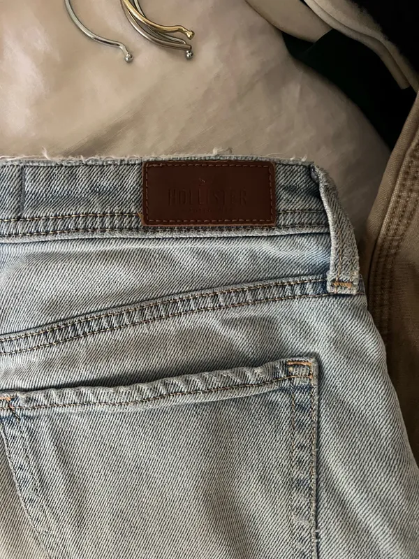 Hollister Curvy High-Rise Shorts Mom - Image 11