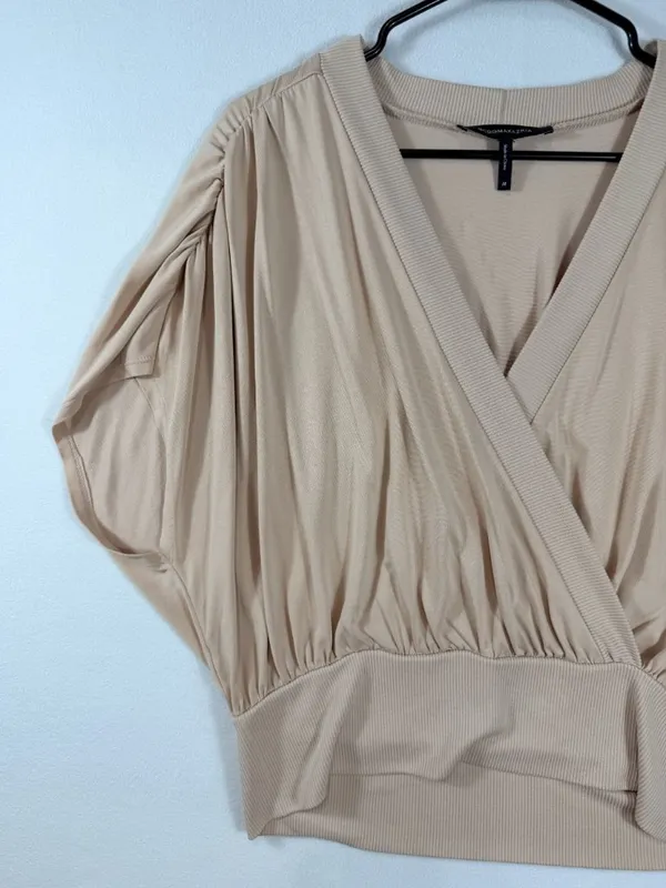 BCBGMAXAZRIA Women’s M Beige Surplice‎ Dolman Sleeve Banded Hem Blouse - Image 6