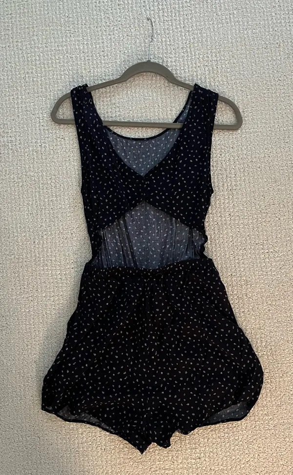 Cupcakes and Cashmere Navy Short Sleeveless Romper - Image 2