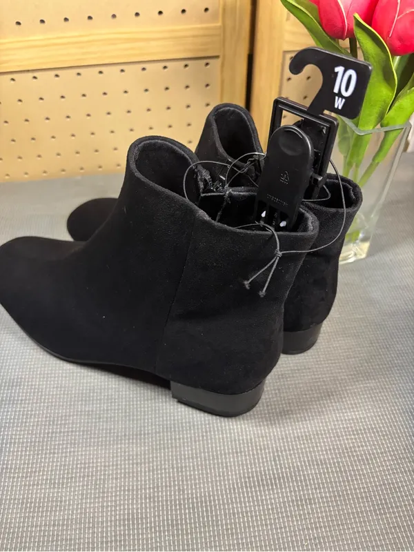Time and Tru Womens Black Faux Suede Ankle Boots Size 10W Side Zip Low Heel NWT - Image 7