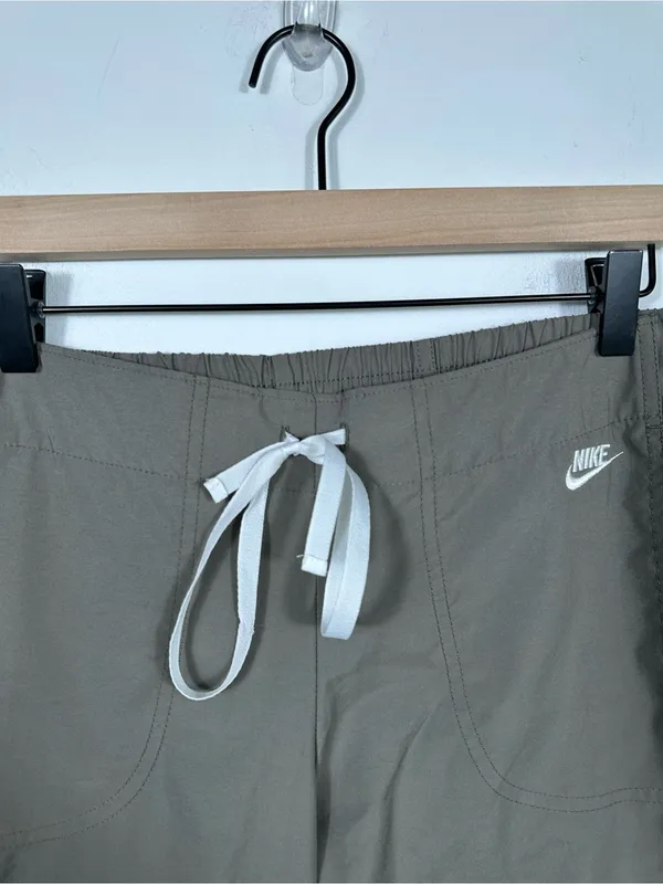 Nike Track Pants Women Medium Gray White Side Stripe Drawstring Athletic‎ - Image 7