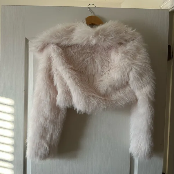 Ivory Faux Fur Cropped Jacket - Image 3
