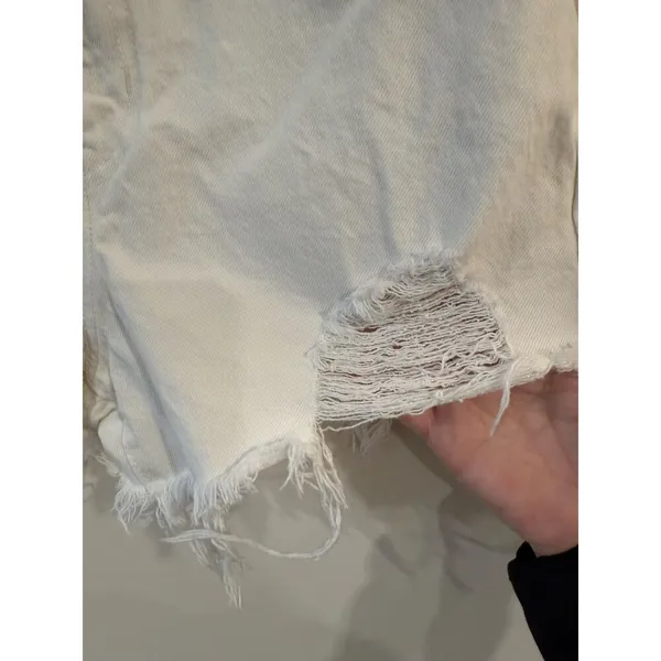 Levi's High Waisted Ripped Mom Shorts Jeans Fray Hem White Women's Size 26 - Image 4