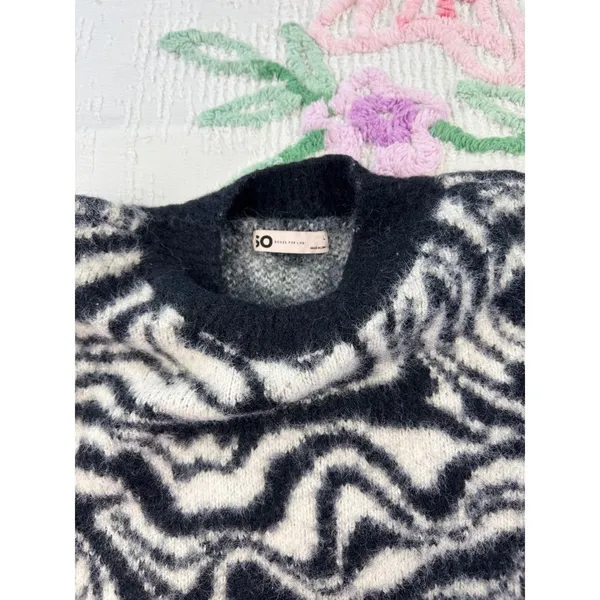SO Goods For Life Zebra Print Pullover Sweater Women's‎ Large Knit Cozy - Image 8