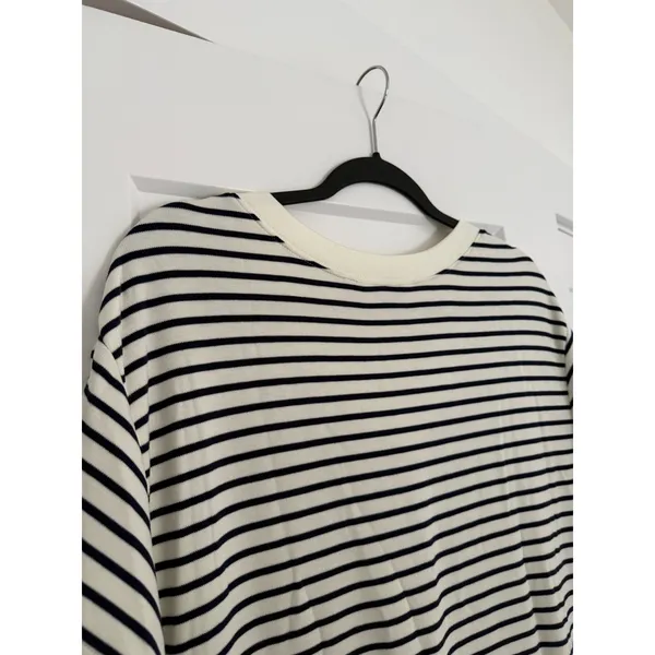 $98 Vineyard Vines White Navy striped Vneck Sweatshirt tee - XS - Image 5