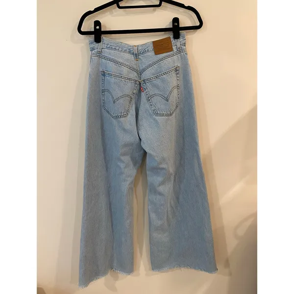 Levis Premium Wide Leg Jeans Size: 28 - Image 2