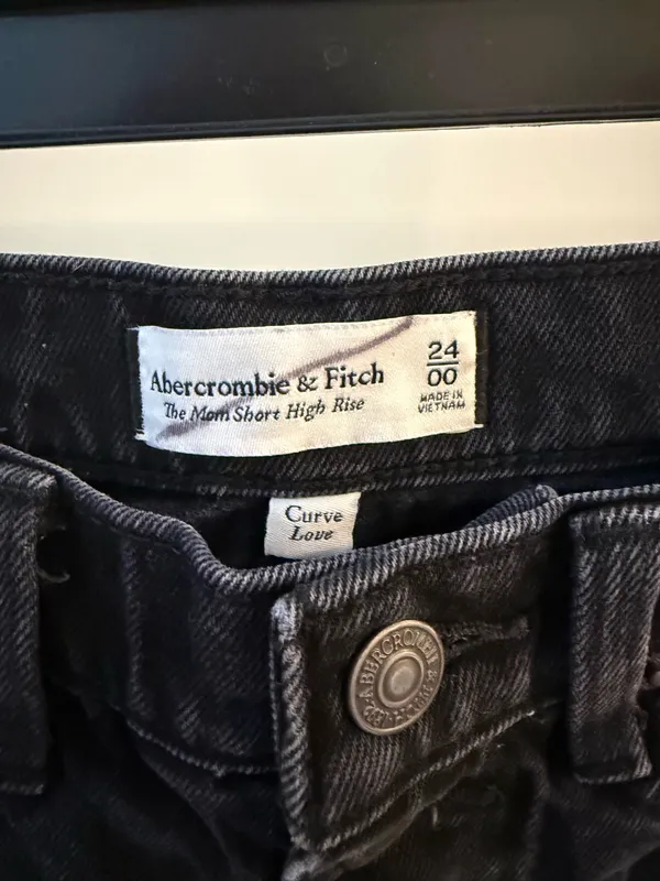 Abercrombie Curve Love High-Rise Mom Shorts - Image 3