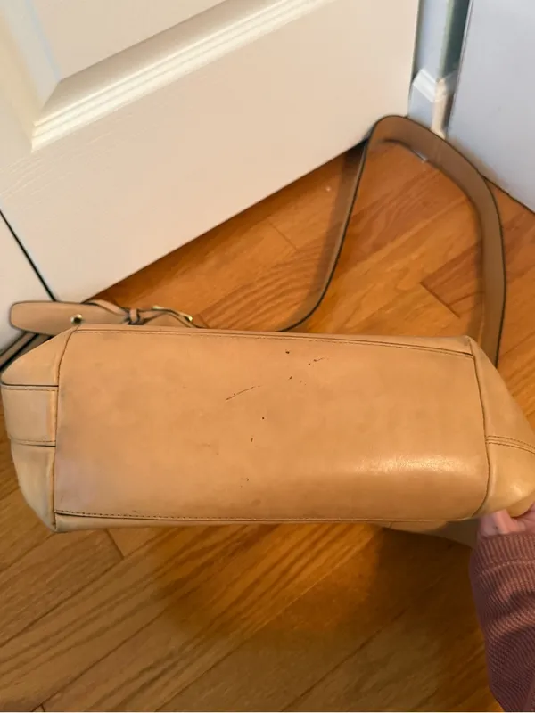Vintage Coach Legacy Tassel Bucket Bag in Tan Leather - Image 4