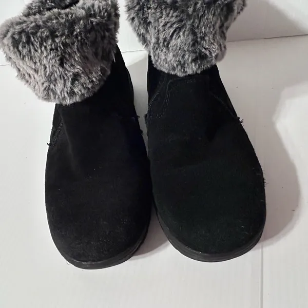 Khombu black suede winter booties women size 8 M - Image 5