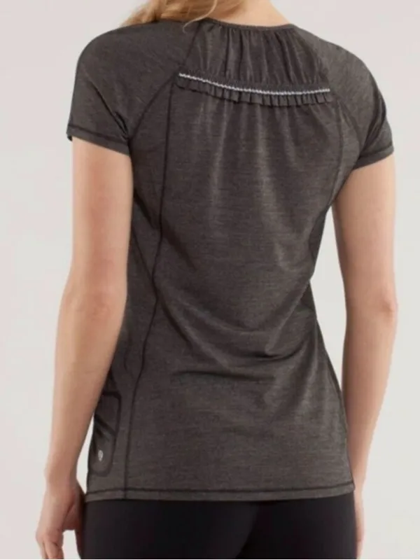 Lululemon women’s Run Wild Short Sleeve Tech Shirt gray sz 8 M - Image 2