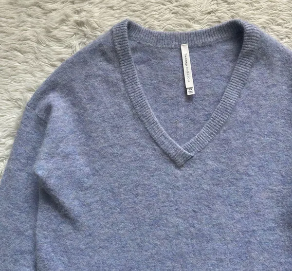 Aritzia The Group Babaton Sweater Alyssa V-neck Long Sleeve Alpaca Wool Blend XS - Image 4