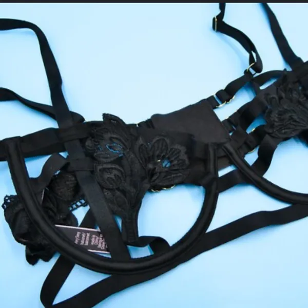 Victoria's Secret Black Lace Unlined Bra - Image 3