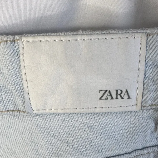 Zara Light Blue Cropped Raw Hem Jeans - Image 3
