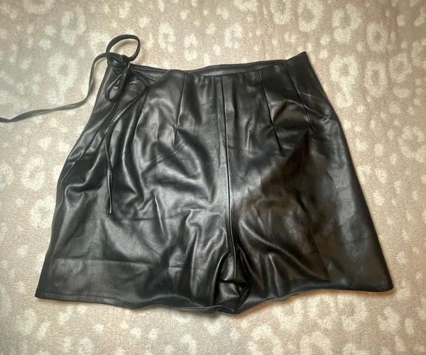 Boutique local  skirt - Image 2