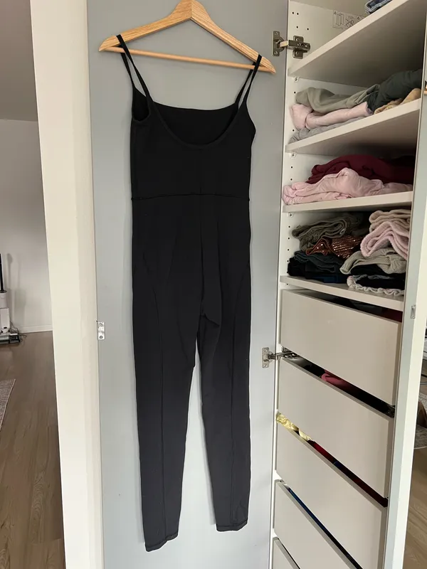 Divinity Aritzia Jumpsuit Wilfred Free Black - Image 4