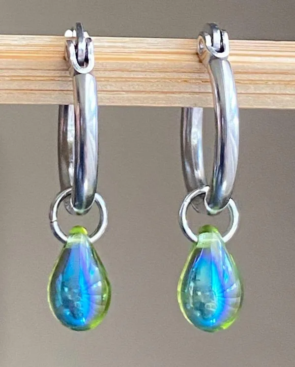 Handmade aurora olive green mini teardrop Czech glass simple minimalist hoop earrings💚🫒💕 - Image 3
