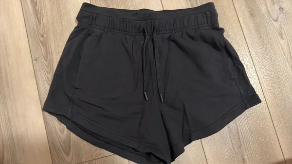 Lululemon shorts size 6 - Image 2