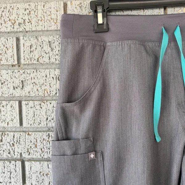 Figs Kade Cargo Scrub Pants Graphite Grey Size Medium Petite - Image 4