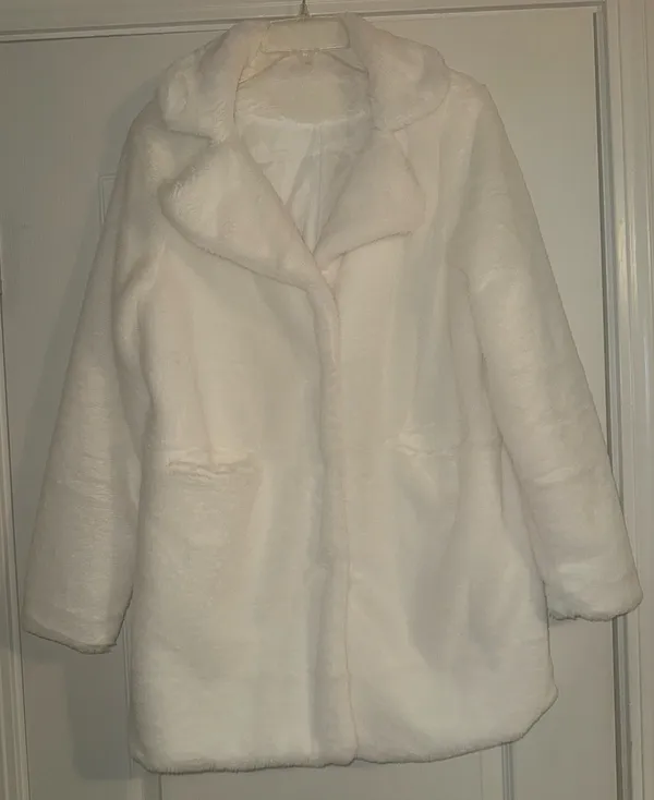 TOPONSKY Womens Winter Warm Lapel Faux Fur With Inner Lining & Buttons Coats from Amazon. Worn once for wedding - Image 6