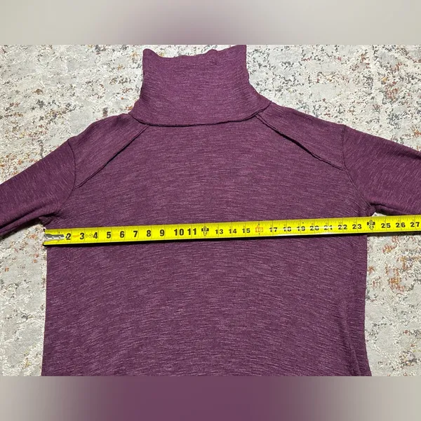 Free People We the Free Split Back Turtleneck Sweater Size Medium purple - Image 10